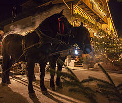 Romantische Pferdekutschenfahrten am Alpinen Thermen-Advent © BRM Mathias Prägant